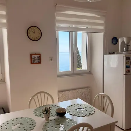 Volosko - 50m To The Sea Apartman *